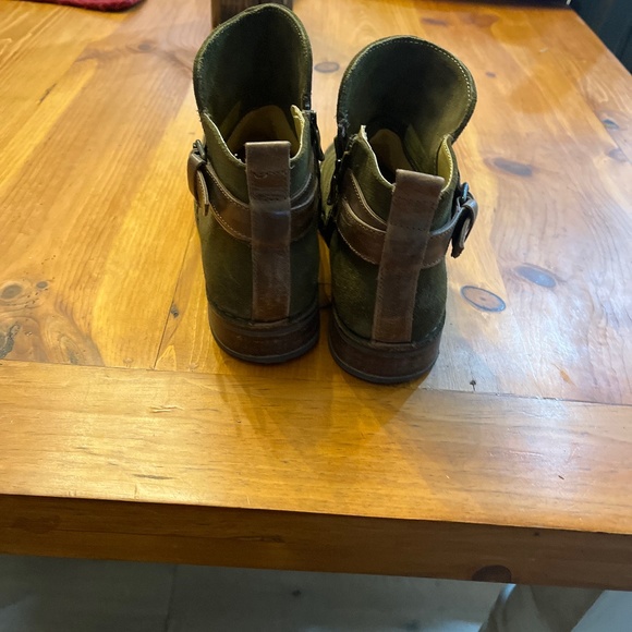 Suede boots - Picture 8 of 9